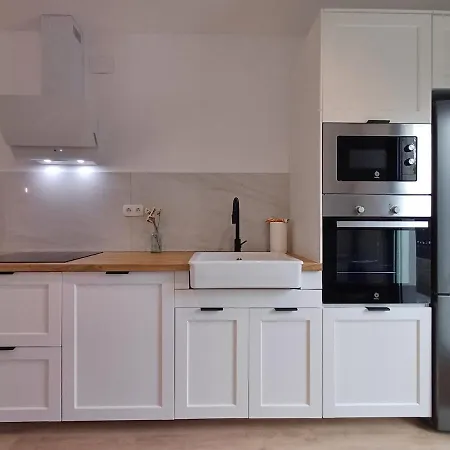 La Marquesa - Amplia, Con Patio Y Barbacoa * Ourense